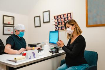Pregnant woman wearing a mask at a doctor's appointment